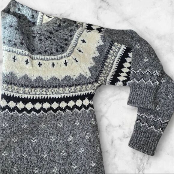 American Eagle Gray Fair Isle Knit Sweater Size Medium - Picture 3 of 3